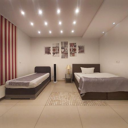 באדן-באדן Gemuetliches J&L Apartment Nahe Des Hauptbahnhofes מראה חיצוני תמונה