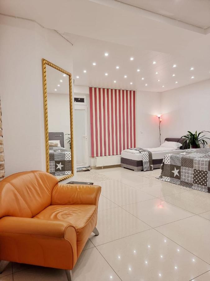 באדן-באדן Gemuetliches J&L Apartment Nahe Des Hauptbahnhofes מראה חיצוני תמונה