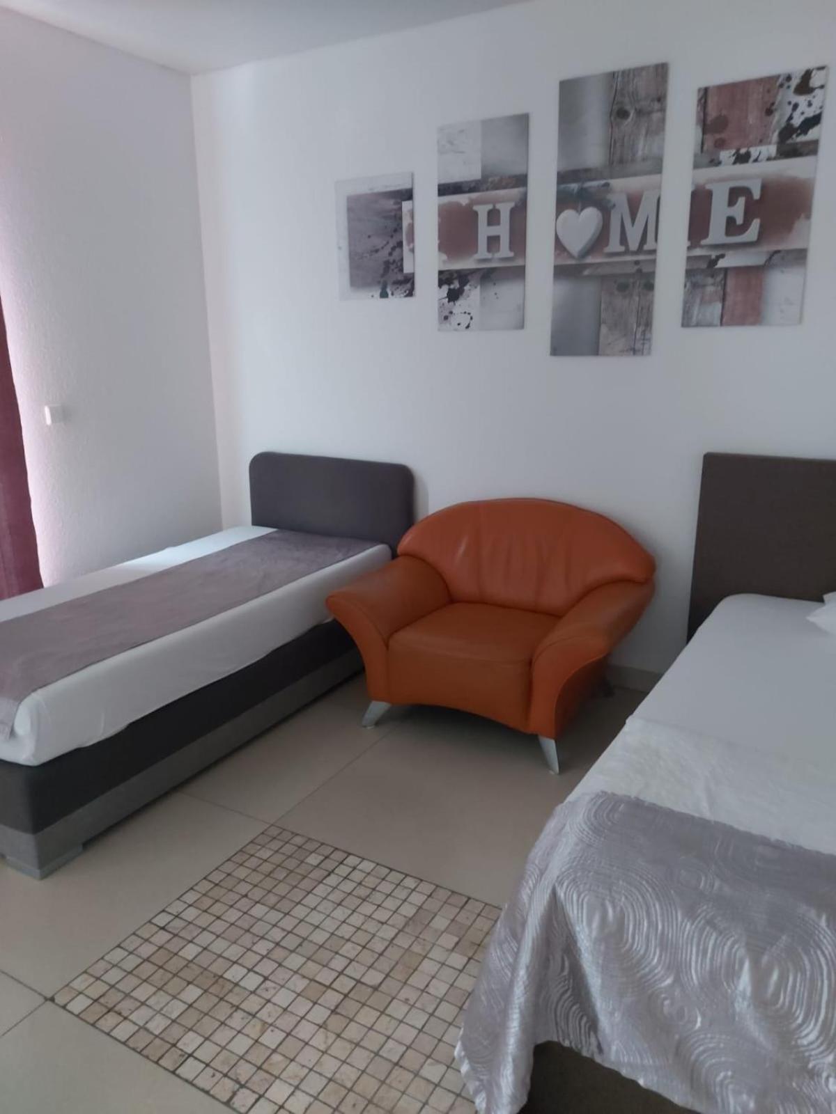 באדן-באדן Gemuetliches J&L Apartment Nahe Des Hauptbahnhofes מראה חיצוני תמונה